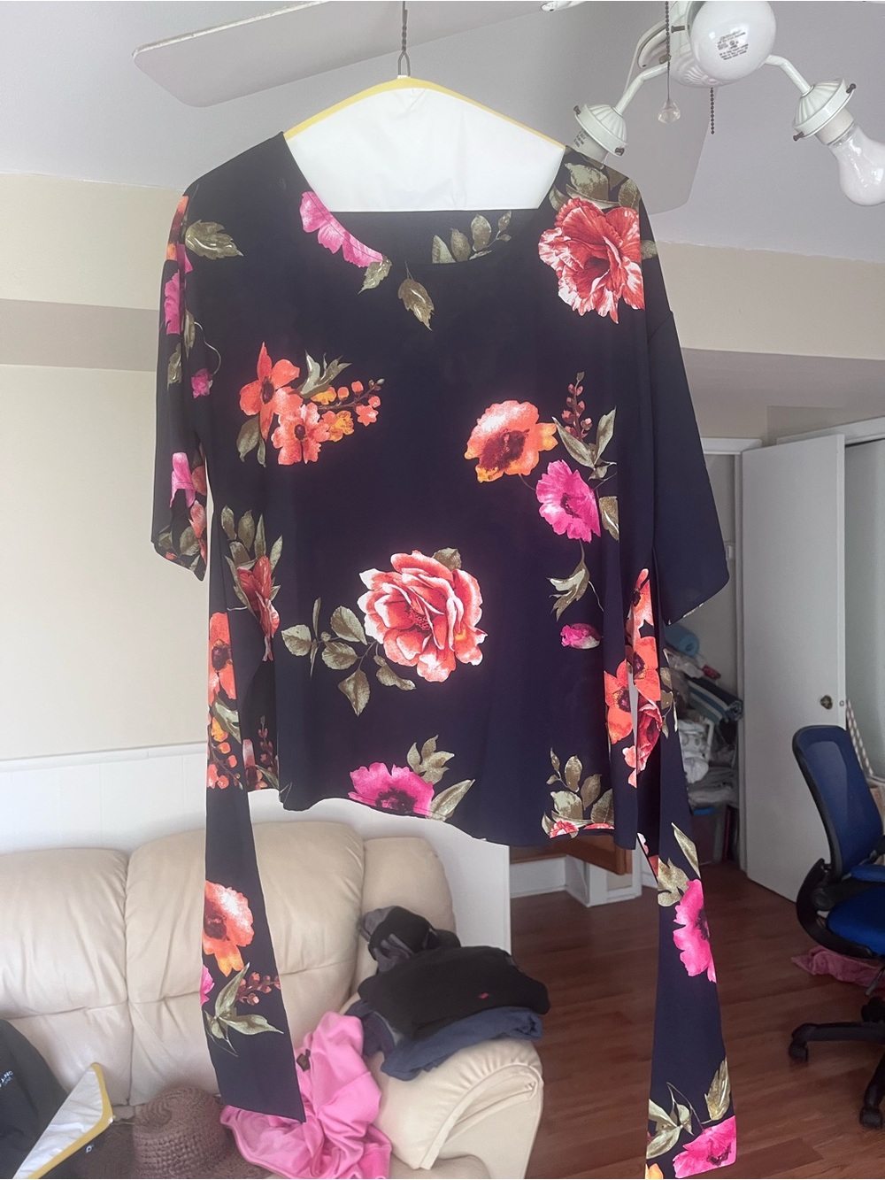 Women’s navy Floral  short Sleeve Top - Elegant Rose Print